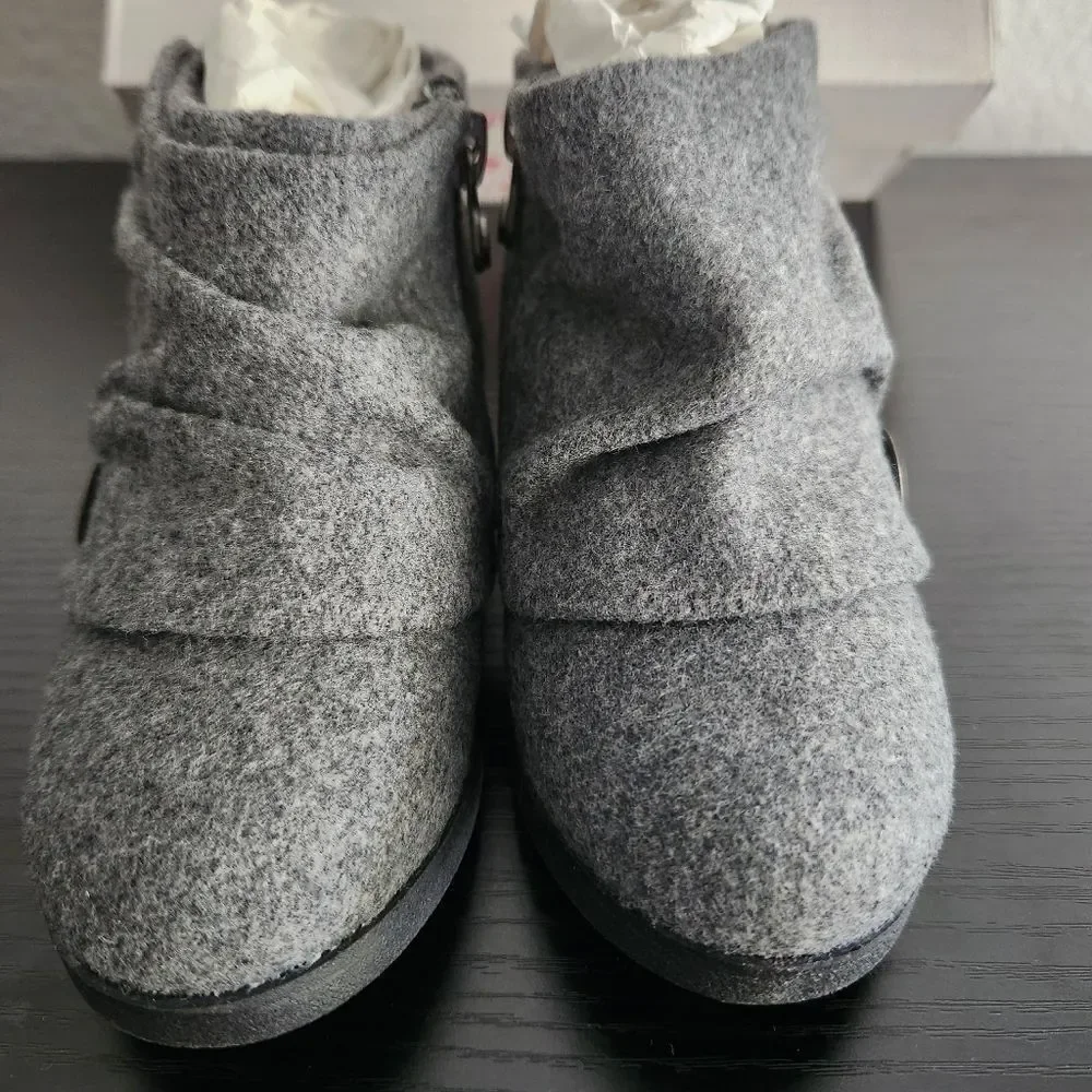 Blowfish Toddler Girls Stiggy-T Gray Flannel Button Zip Closure Booties Size 10